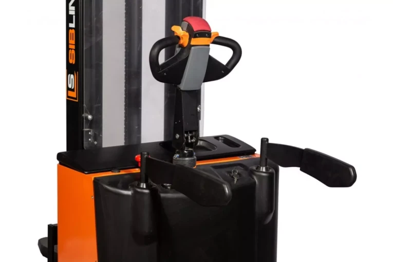 Штабелер электрический самоходный с платформой 1,5 т - 5,6 м Вилы: 1150 , АКБ Свинцово - кислотная, CL1556W SIBLINE купить в Томске Штабелер электрический самоходный с платформой 1,5 т - 5,6 м Вилы: 1150 , АКБ Свинцово - кислотная, CL1556W SIBLINE купить в Томске